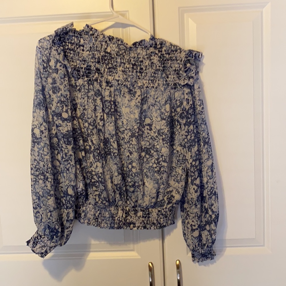 Beautiful dressing top from Express - Picture 3 of 4